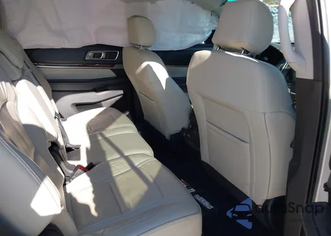 2017 Ford Explorer Platinum z USA, uszkodzony, nr VIN 1FM5K8HT3HGA41802